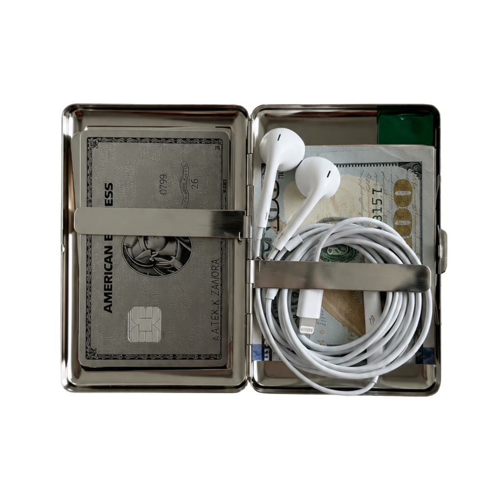 Metal cardholder interior and closure